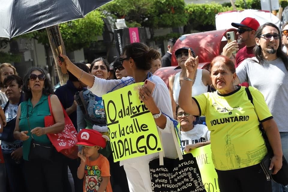 Protestan contra fiestas patronales de Tlaquepaque.