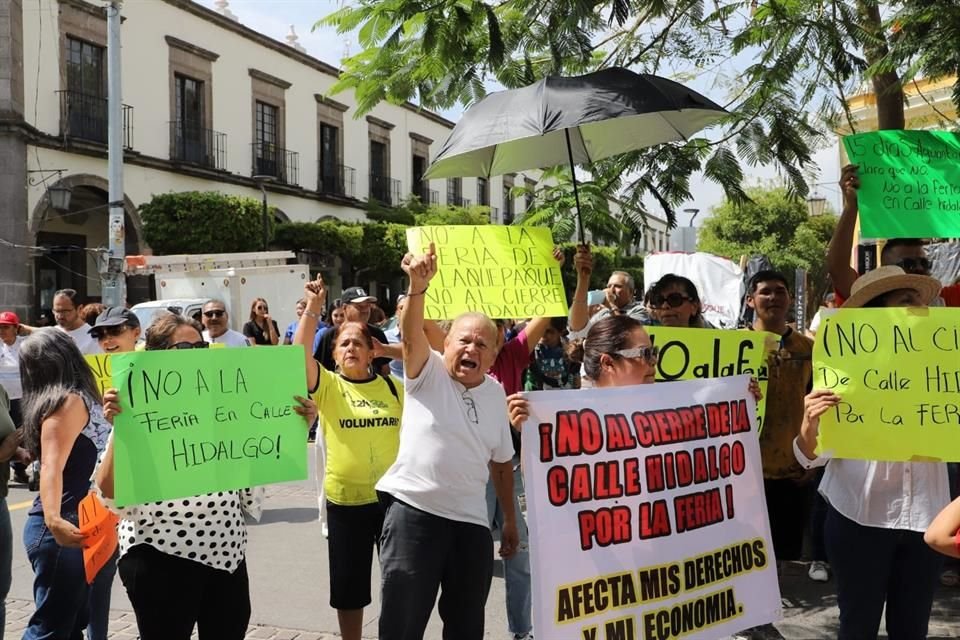 Protestan contra fiestas patronales de Tlaquepaque.