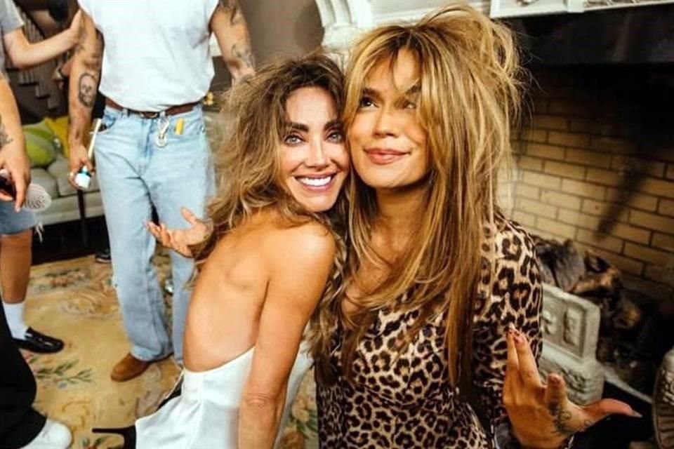 Aunque Karol G y Anahí son amigas, para el video terminaron peleadas por el amor de Ricky Martin.