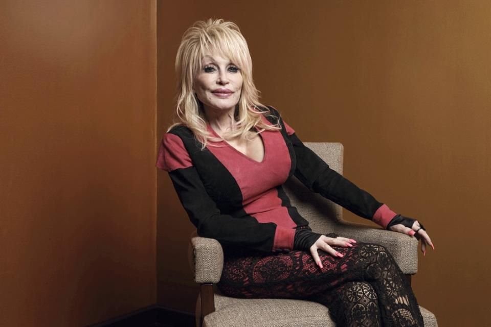 La cantante Dolly Parton será reconocida con el Premio Humanitario Jean Hersholt por su labor caritativa en educación y alfabetización.