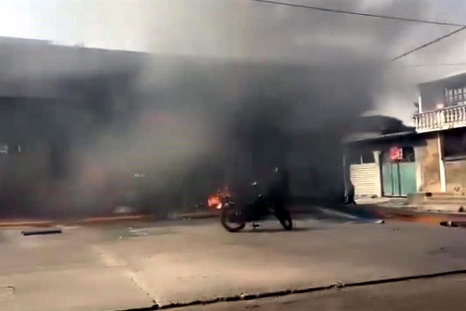 En Juchitán de Zaragoza, dos Oxxo fueron incendiados este lunes.