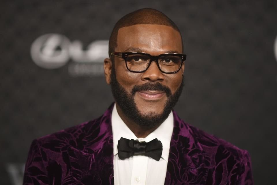 El cineasta Tyler Perry fue demandado por Derek Dixon, actor de 'The Oval', por presunto acoso sexual, agresión y chantaje profesional.