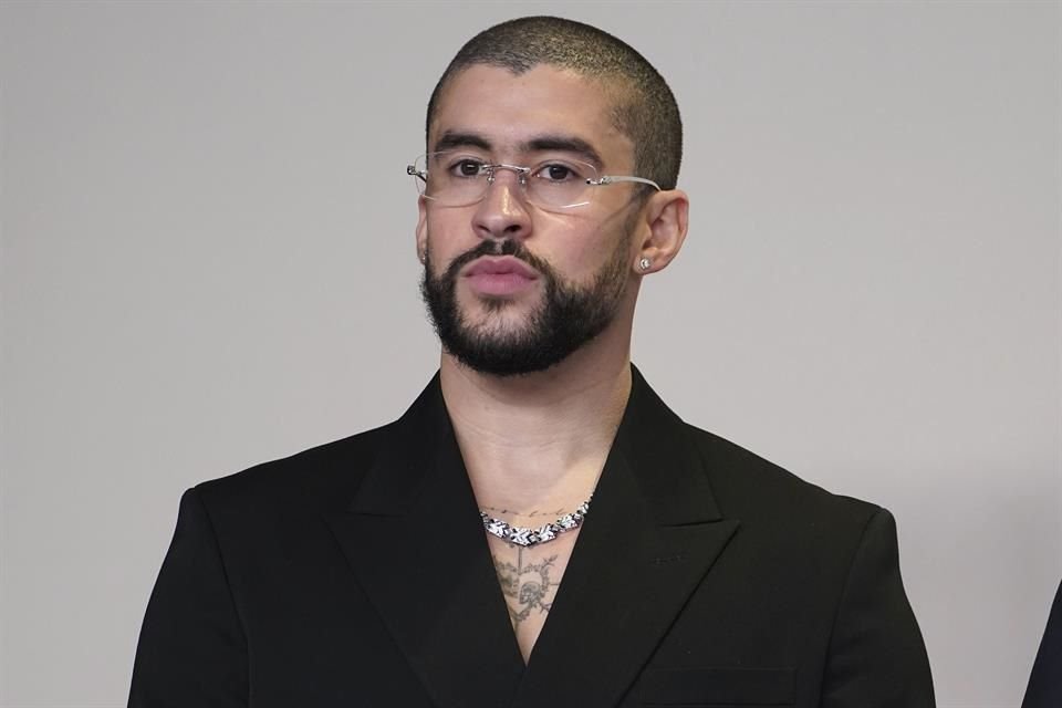 El cantautor Bad Bunny compartió en sus historias de Instagram un video que grabó de unos agentes del ICE deteniendo gente en Puerto Rico.