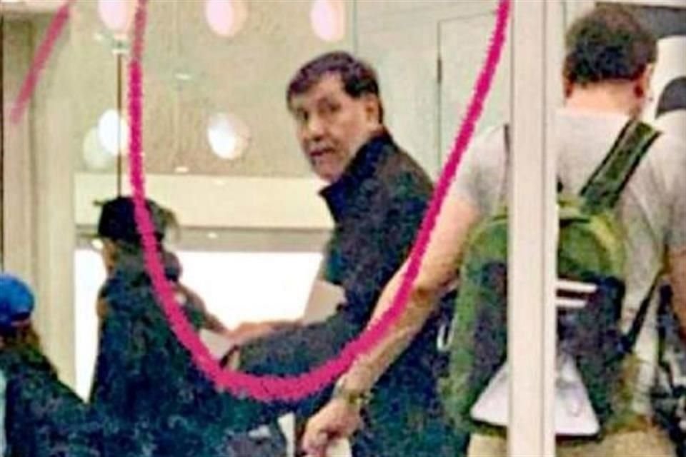 Desde anoche en redes sociales se reportó el viaje del legislador.