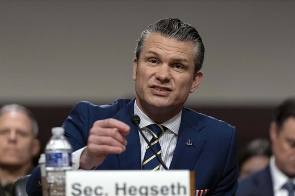 El Secretario del Departamento de Defensa de Estados Unidos, Pete Hegseth, testifica en una audiencia ante la Comisión de Servicios Armados del Senado en el Capitolio.