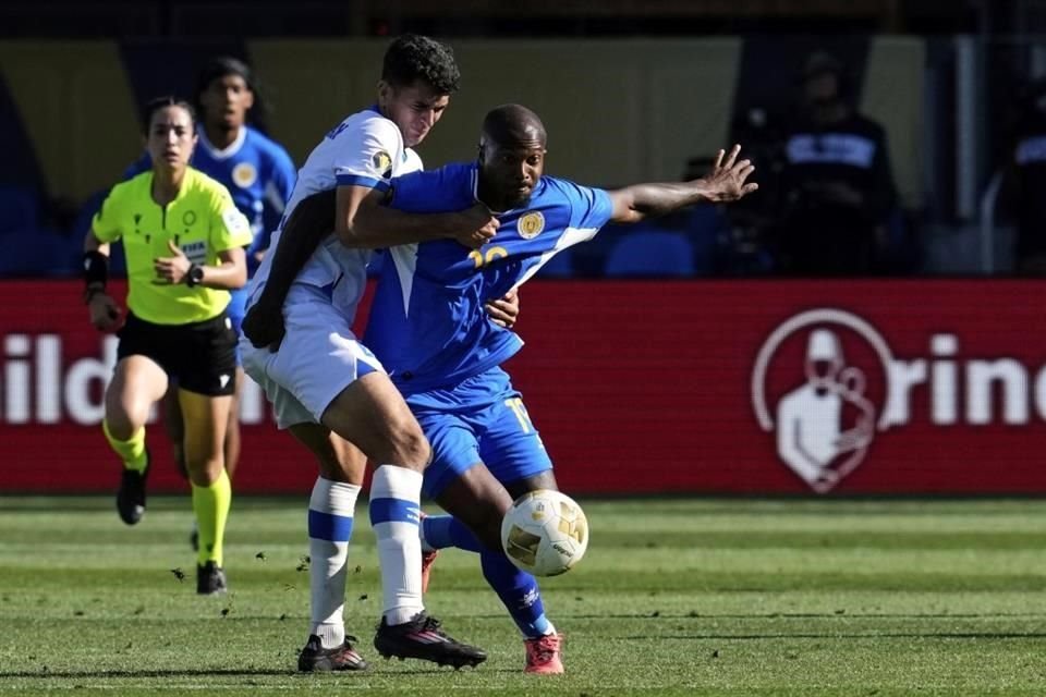Katia Itzel fue la árbitra en el juego Curazao vs. El Salvador.