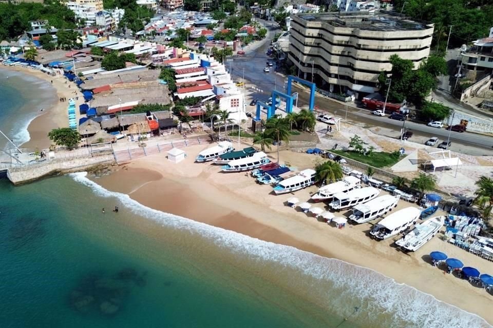 Embarcaciones en Acapulco ya fueron resguardadas en playas como Manzanillo y Caleta, ante la llegada del huracán 'Erick'.