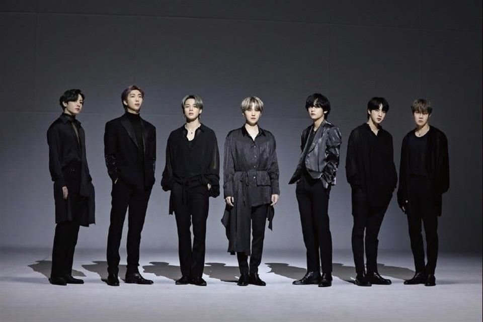 RM, Jin, Suga, J-Hope, Jimin, V y Jungkook ya completaron su compromiso militar, con excepción de Suga, quien culminará su servicio este sábado.