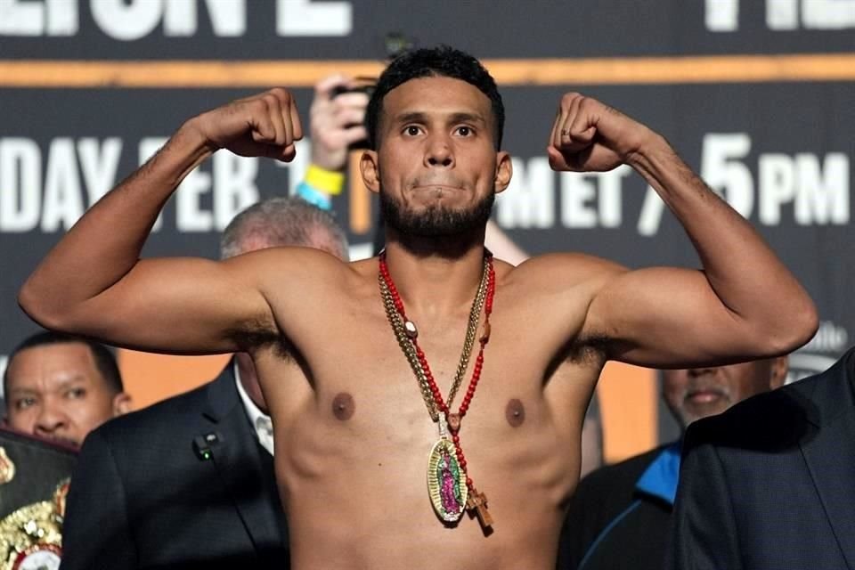 David Benavidez dice que todo depende del Canelo.