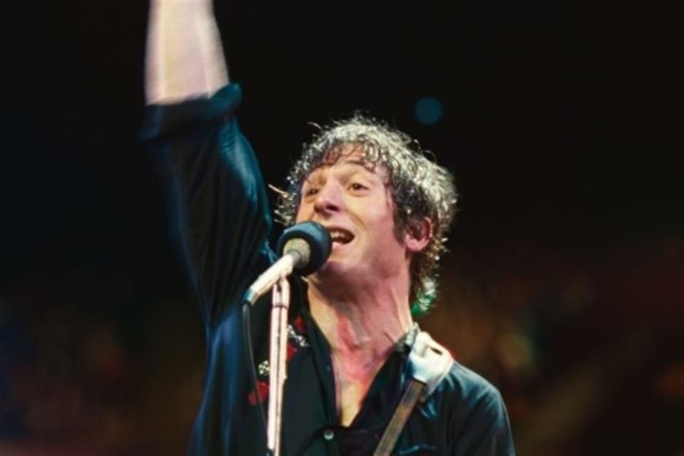 El tráiler de 'Deliver Me From Nowhere' muestra a Jeremy Allen White como Bruce Springsteen; estrena en cines el 24 de octubre.