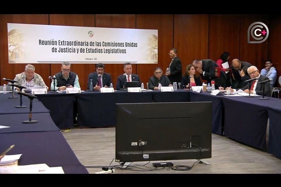 Aspecto de la reunión extraordinaria que sostuvieron este miércoles las comisiones de Justicia y Estudios Legislativos.