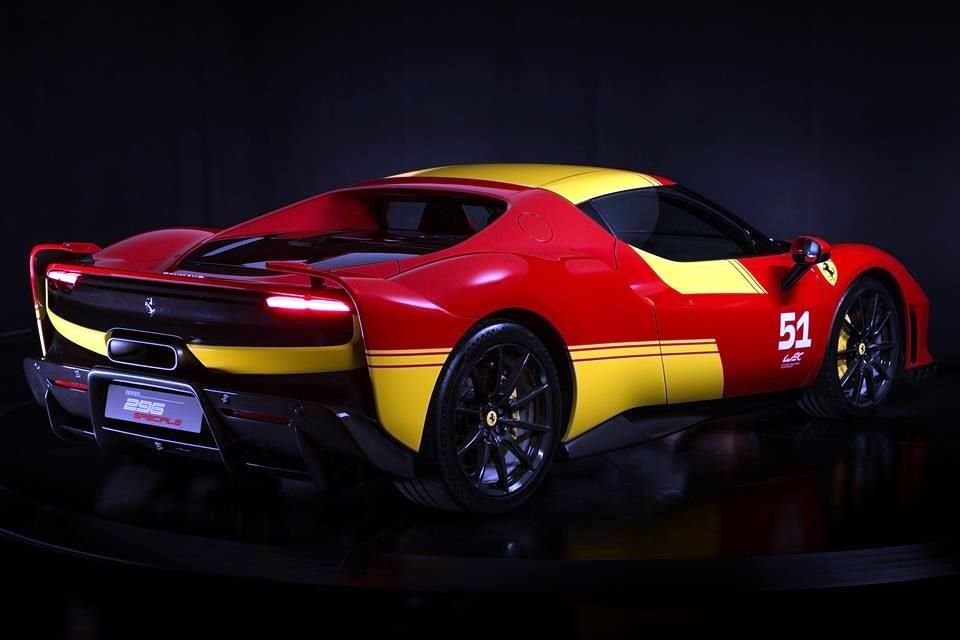 Ferrari reduced the weight by up to 60 kg and the height by 5 mm compared to the production sports car.