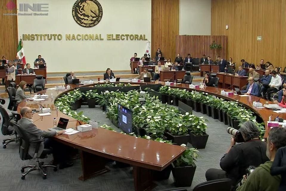 Durante sesión y por unanimidad el Consejo General del INE aprobó no otorgar constancias de mayoría a los candidatos que no alcanzaron el promedio de 8 en la licenciatura y 9 en la especialidad.