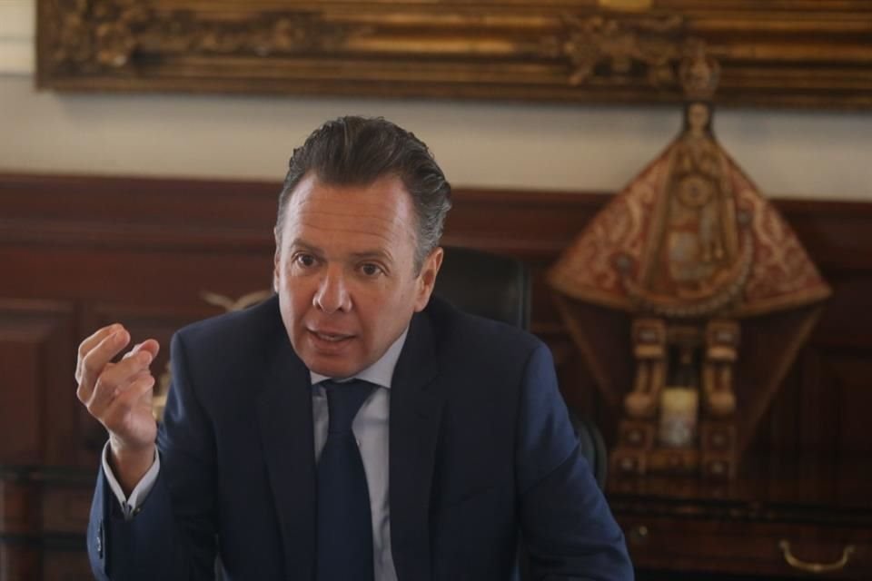 El Gobernador de Jalisco respondió preguntas formuladas por expertos y académicos en materia de educación, salud, y seguridad, entre otros.