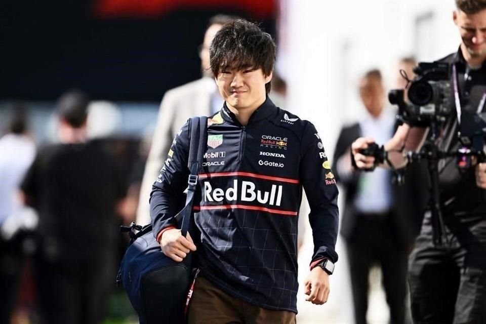 Yuki Tsunoda no logra acoplarse al auto de Red Bull.