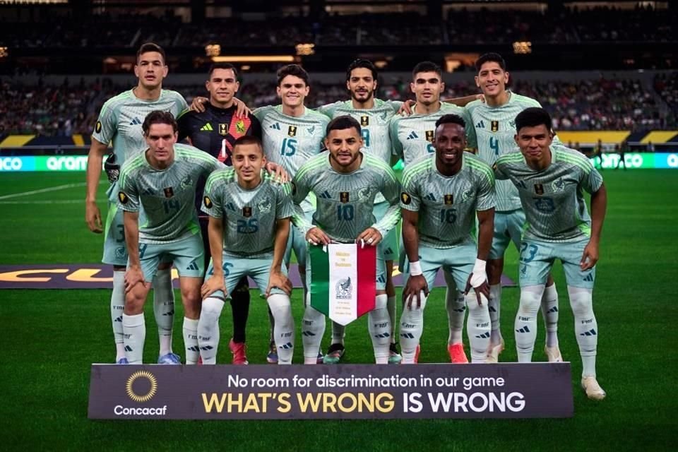 Con este once arrancó México ante Surinam.