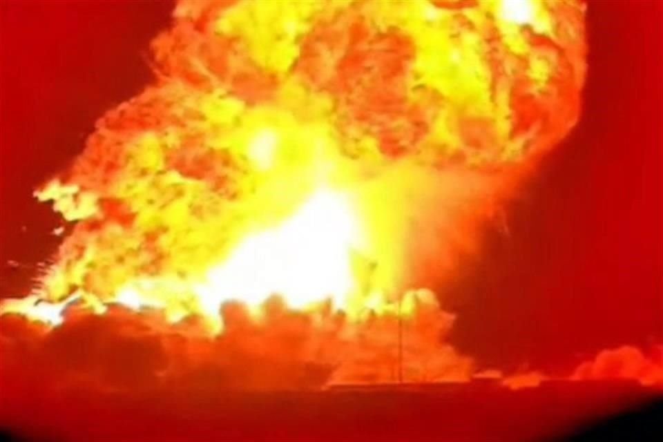 Cohete Starship estalla en tierra durante prueba y genera una gran bola de fuego en la base de SpaceX, en Texas.