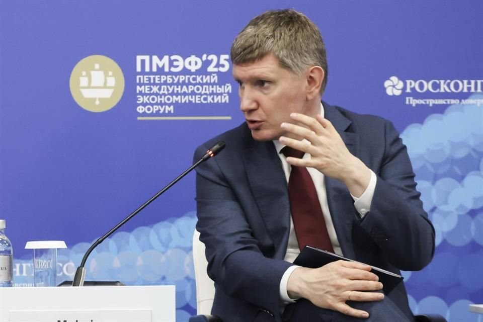 El ministro de Desarrollo Económico de la Federación Rusa, Maxim Reshetnikov, asiste a una sesión plenaria del Foro Económico Internacional de San Petersburgo.