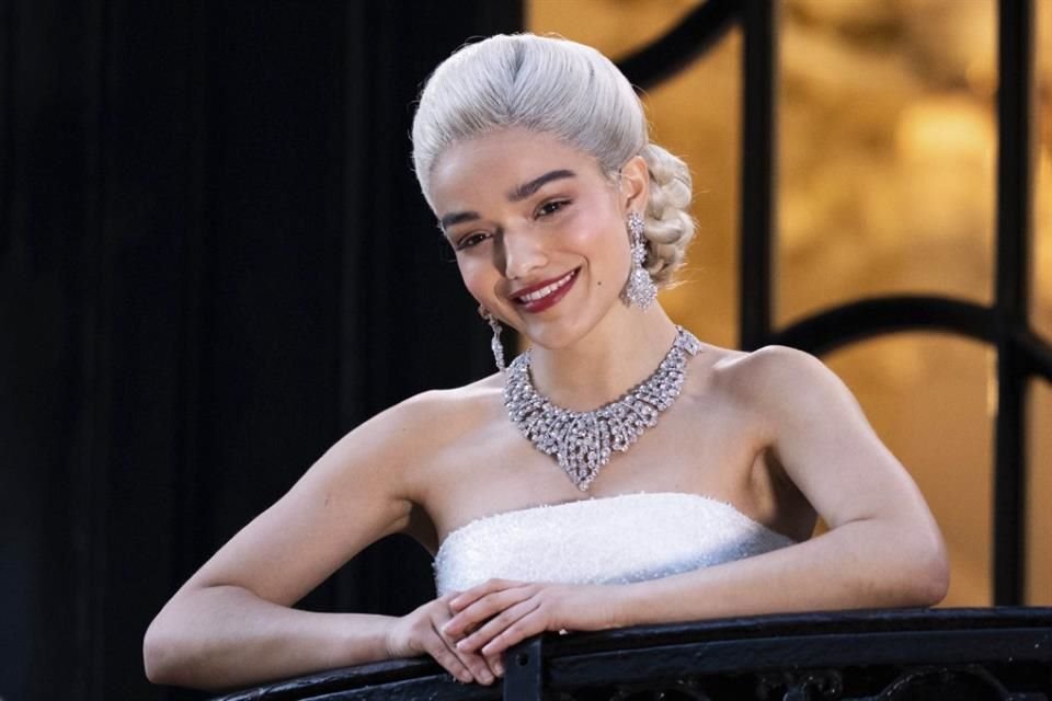 Rachel Zegler cantó gratis 'No llores por mí, Argentina' desde un balcón fuera del London Palladium en la nueva producción de 'Evita'.