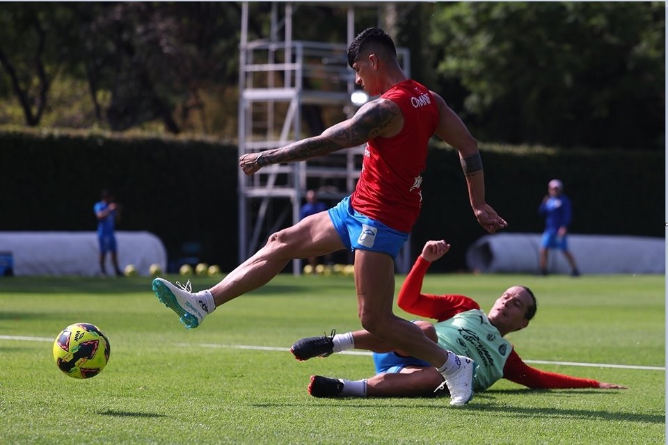 Chivas tuvo su última práctica hoy antes de partir a Cuernavaca.
