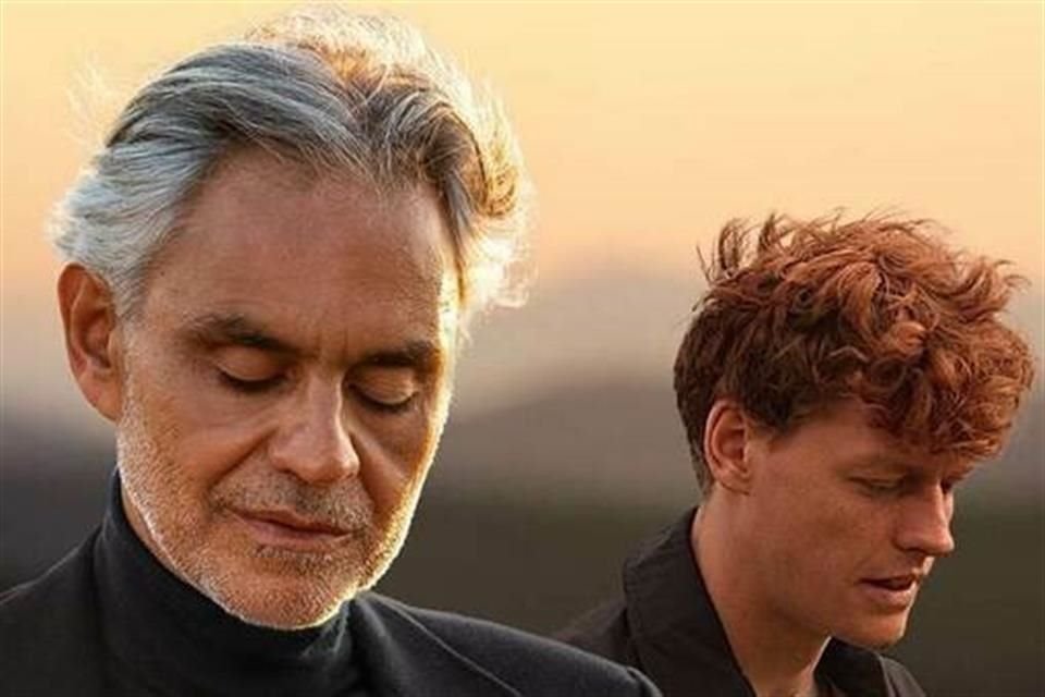 Andrea Bocelli y Jannik Sinner unen sus voces en 'Polvere e Gloria', el primer tema musical del tenista, en homenaje al esfuerzo y la pasión.