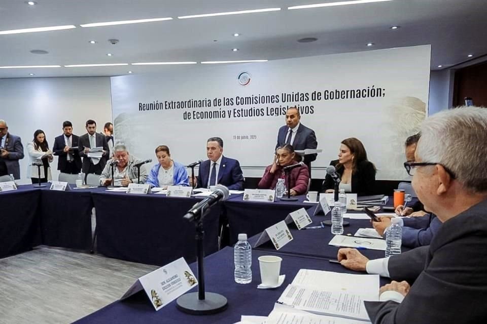La Ley Nacional para Eliminar Trámites Burocráticos busca implementar un modelo nacional ordenado y homologado en materia de trámites gubernamentales de la Federación, estados y municipios.