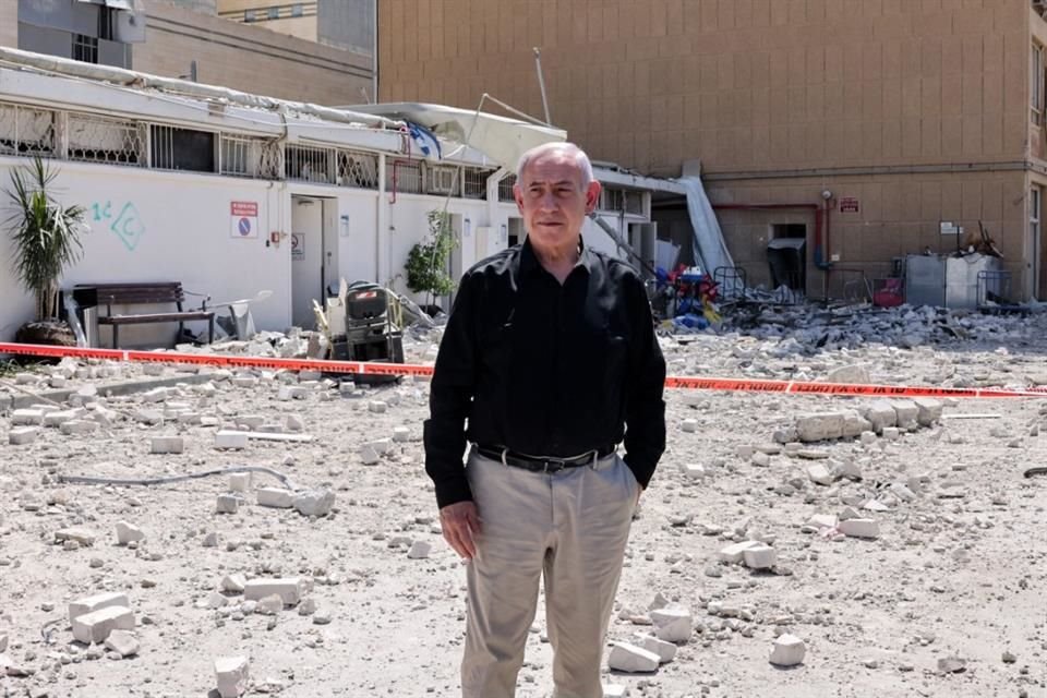 El Primer Ministro Benjamin Netanyahu afuera del hospital Soroka, el 19 de junio del 2025.