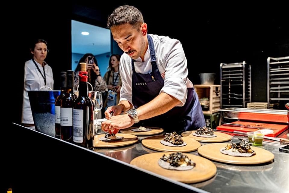 El chef Oswaldo Oliva mostró el alto nivel de la gastronomía mexicana.