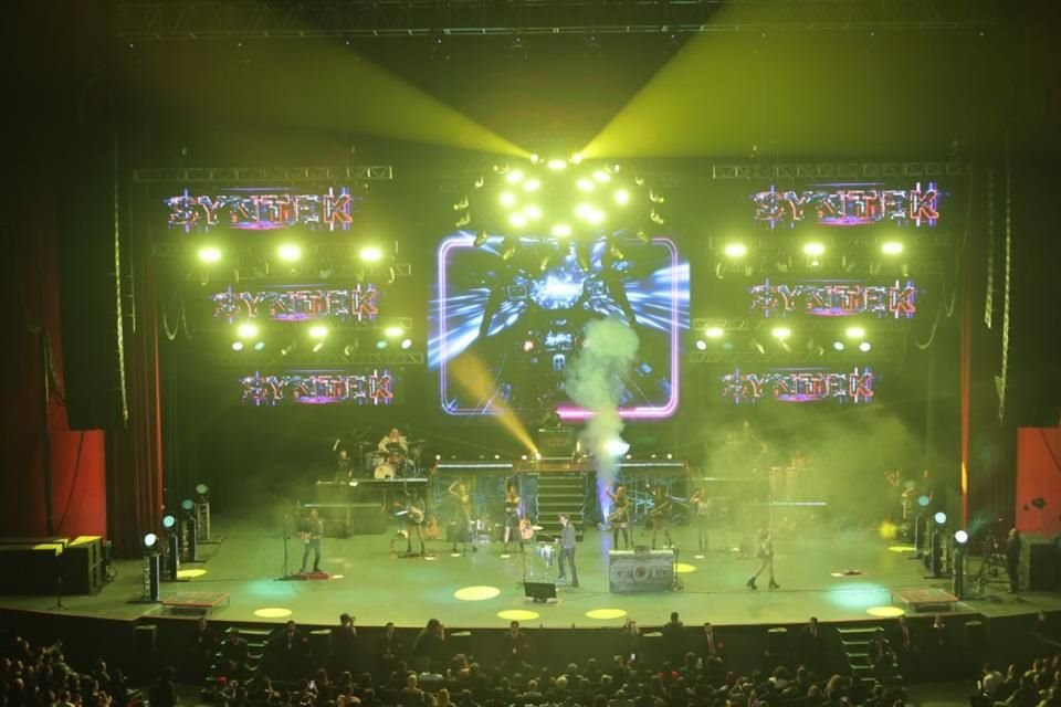 El escenario y la ambientación fueron muy elaborados para festejar en grande.
