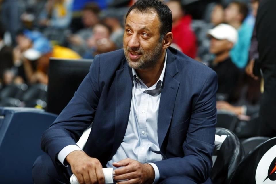 Vlade Divac sufrió fractura de cadera y fue operado.