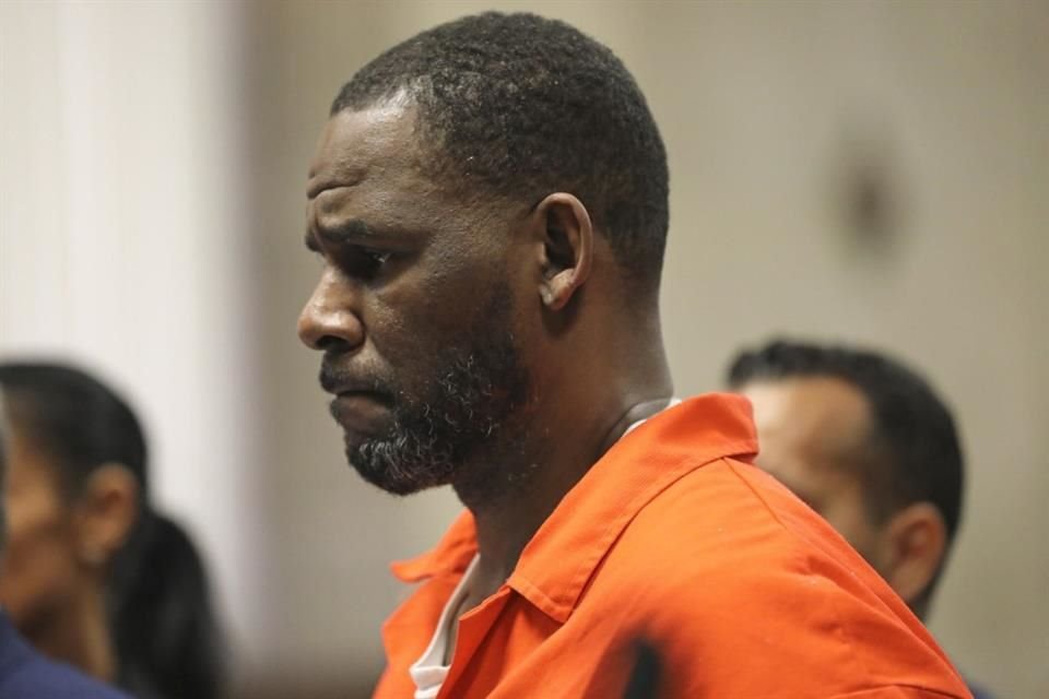 Un juez rechazó liberar a R. Kelly, quien denunció un intento de asesinato en prisión tras ser hospitalizado por sobredosis.