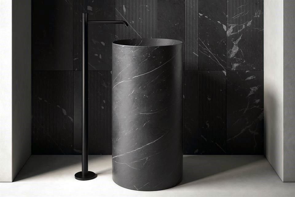 En la nueva colección, los lavabos no solo integran el material, sino que lo convierten en el centro del diseño.