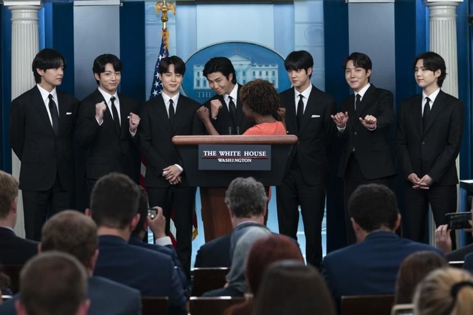 La noticia marca un momento trascendental para el fandom de BTS, ya que los siete miembros están oficialmente liberados de sus deberes militares y planean reencontrarse como grupo.