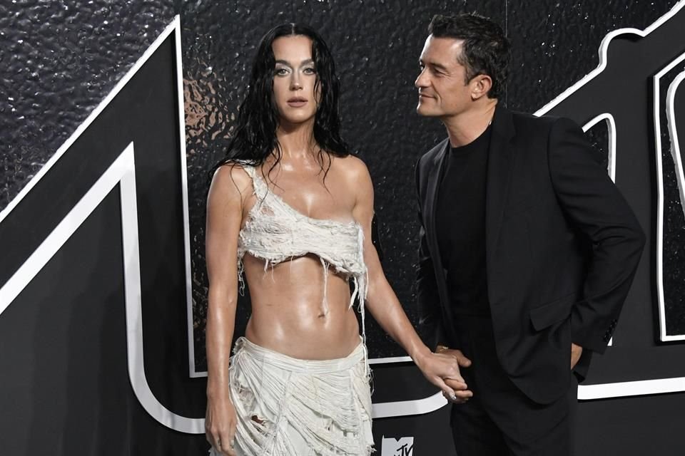 Bloom y Perry llevan casi una década juntos, se comprometieron en 2019 y tienen una hija, Daisy Dove.