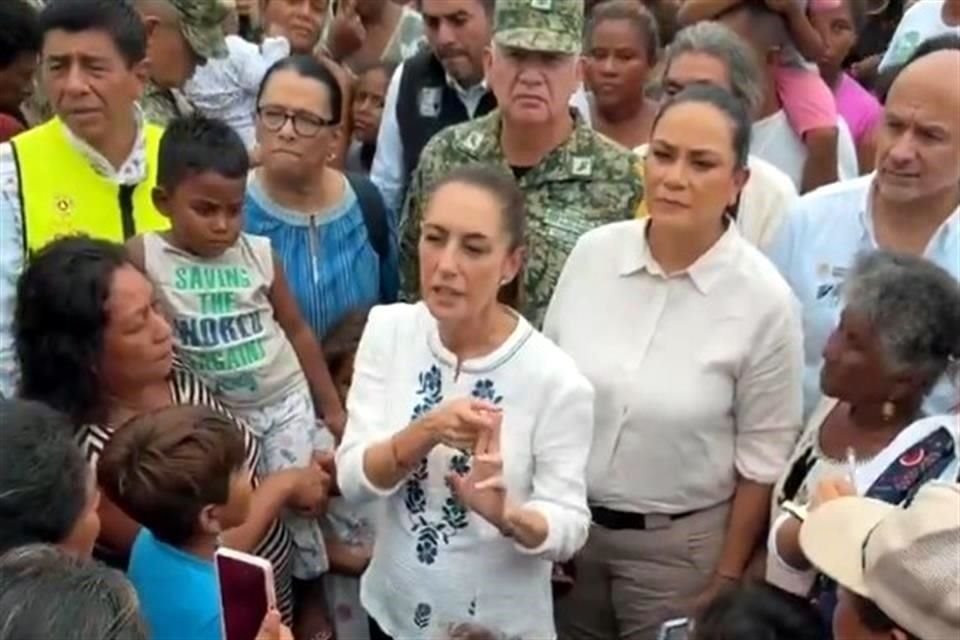 'Vamos a apoyar a esta y otras comunidades de Oaxaca y Guerrero durante estos momentos de emergencia', dijo la Presidenta.