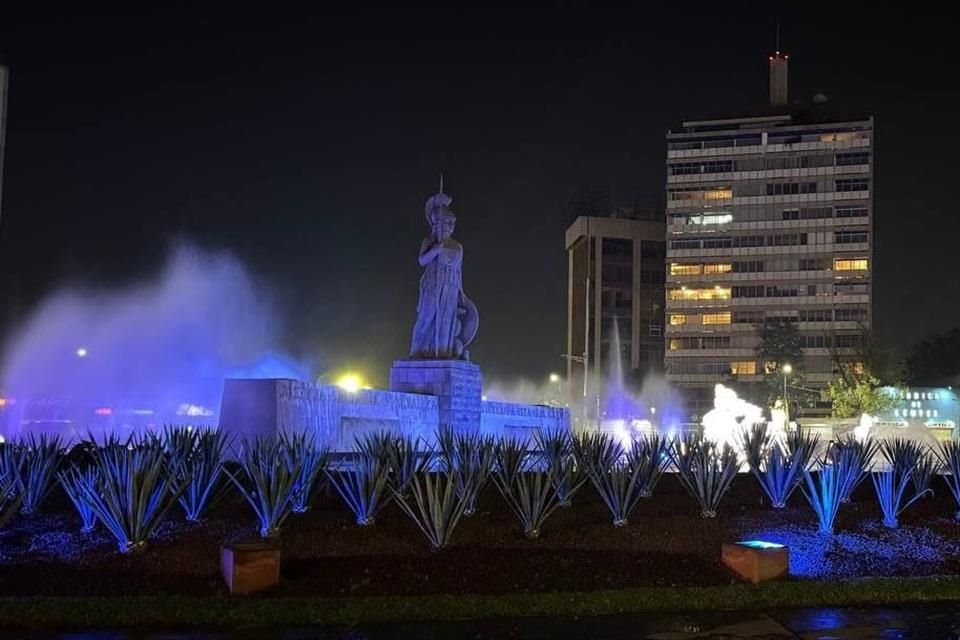 Glorieta La Minerva iluminada por el Día Mundial del Refugiado.