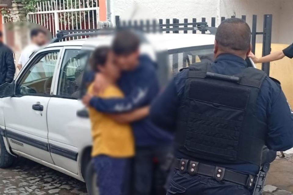 Tras ser valorado por paramédicos, determinaron que estaba ileso, y tras cumplir los protocolos correspondientes, el menor fue entregado a sus familiares.