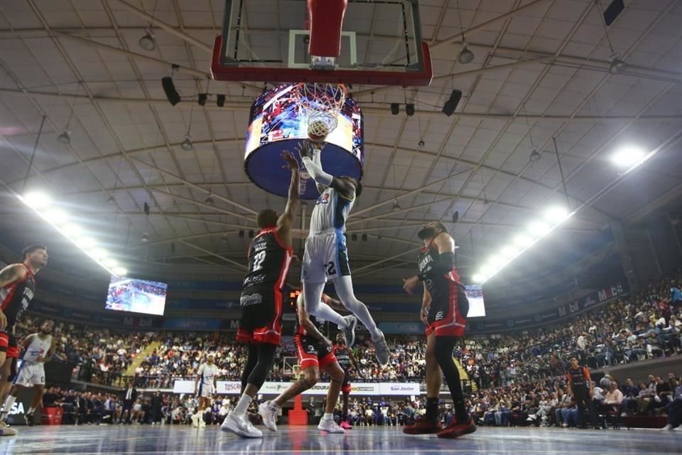 Los Astros de Jalisco pegaron primero en la serie de campeonato tras vencer 75-70 a Zonkeys de Tijuana.