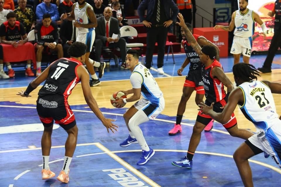 Los Astros de Jalisco pegaron primero en la serie de campeonato tras vencer 75-70 a Zonkeys de Tijuana.