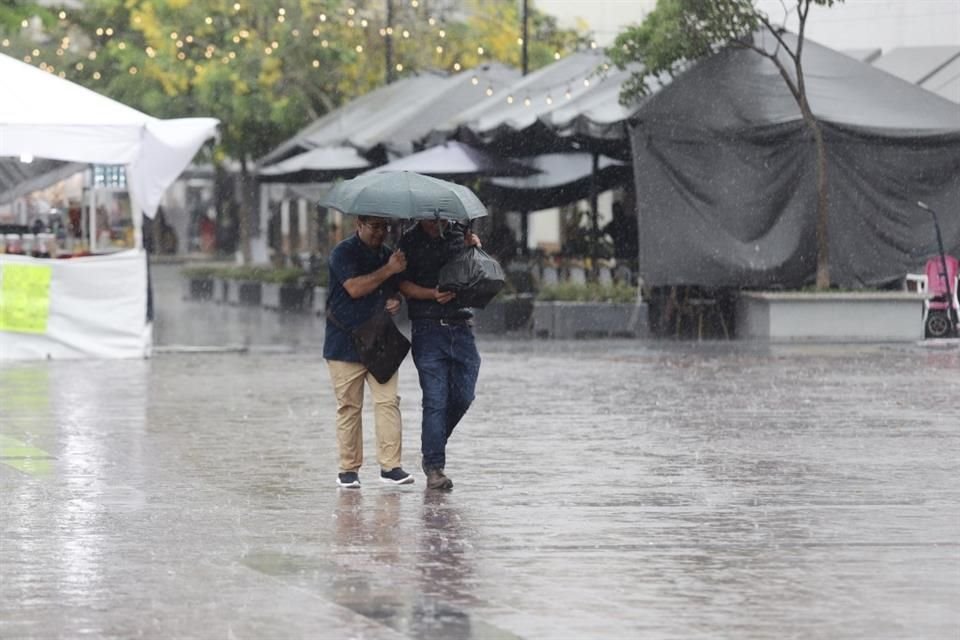 El pronóstico de lluvia de este sábado contempla precipitaciones ligeras y tormentas con actividad eléctrica.