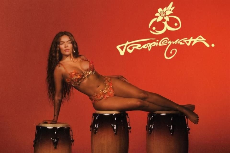 La cantante Karol G lanzó 'Tropicoqueta', un disco de 20 temas que celebra los ritmos latinos clásicos y las telenovelas de los años 90.