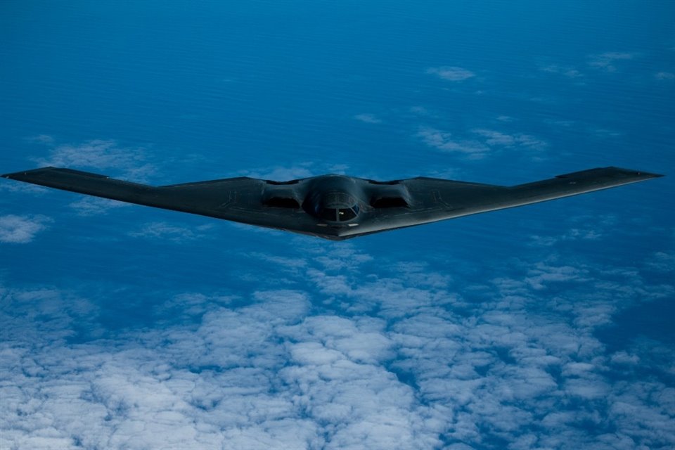 Varios bombarderos B-2 despegaron de una base en EU y se dirigían a través del Pacífico, informó The New York Times.
