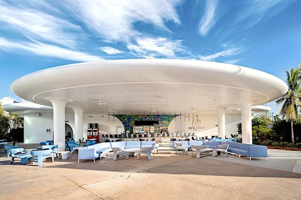O Universal Stella Nova Resort, um hotel localizado no Universal Orlando Resort, começou a receber hóspedes, transportando-os para uma experiência imersiva inspirada no cosmos.