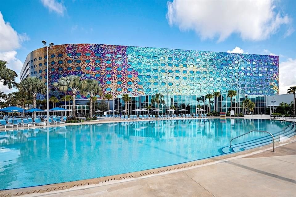 Esta propriedade adiciona 750 quartos ao portfólio da Universal, destacando-se pelo seu design futurista e serviços inovadores.