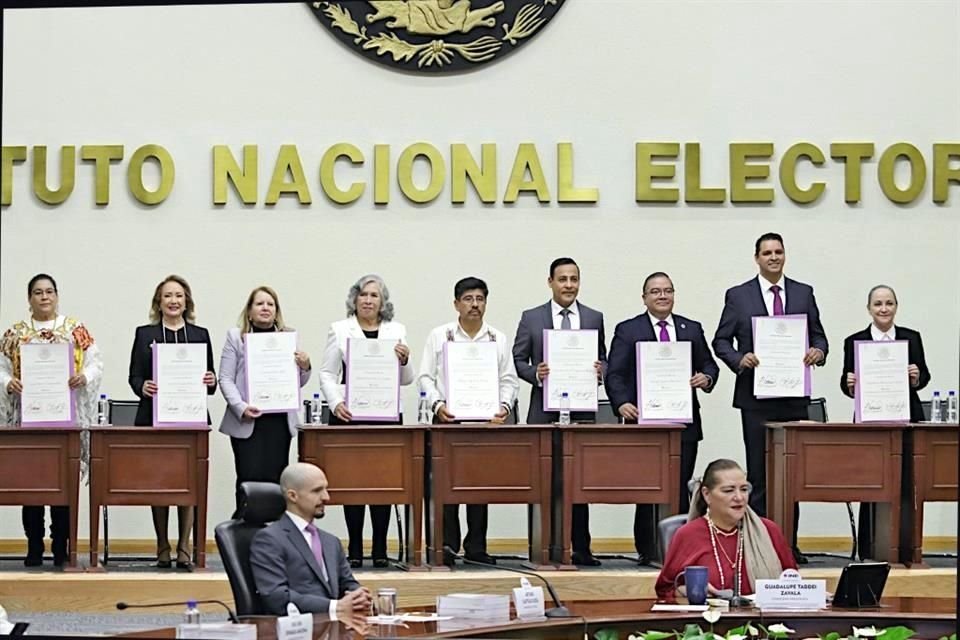 El consejero comparó los resultados con el Melate, donde, recordó, es imposible que el 51 por ciento de las personas le atienen al ganador y otro 38 por ciento ganan el segundo y tercer premio.