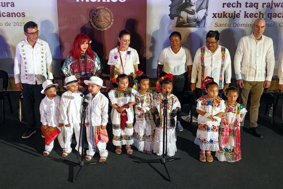 Sheinbaum entregó recursos del Fondo de Aportaciones para la Infraestructura Social para Pueblos y Comunidades Indígenas y Afromexicanas.