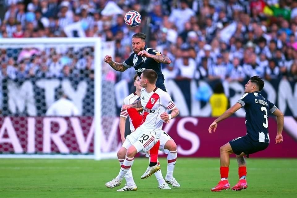 Sergio Ramos también se lució en la zaga.