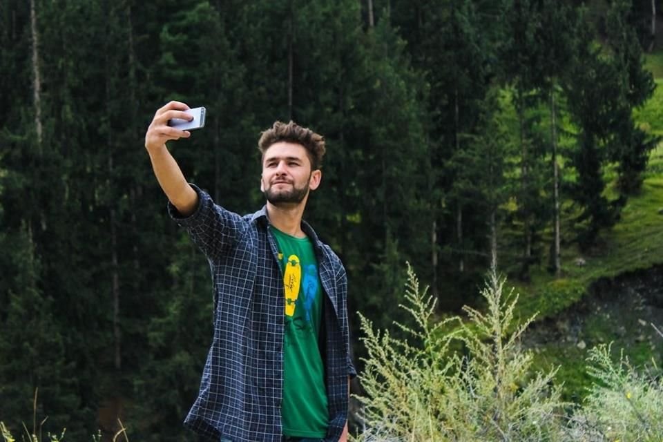 La SSPC recomendó no tomarse fotografías en lugares peligrosos como barrancos, bordes de estructuras o techos, vías del tren o mientras se va conduciendo.