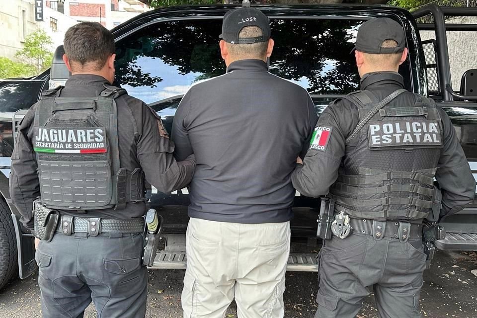 Samuel 'N', de 40 años, traía un arma calibre .380.