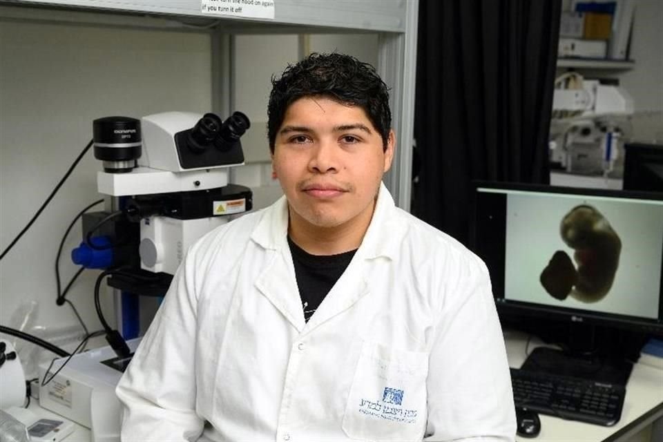Aguilera Castrejón, nacido en Ecatepec, es el primer mexicano en encabezar su propio laboratorio en el HHMI; fue reconocido en la lista de 'Innovators under 35' de la MIT Technology Review.